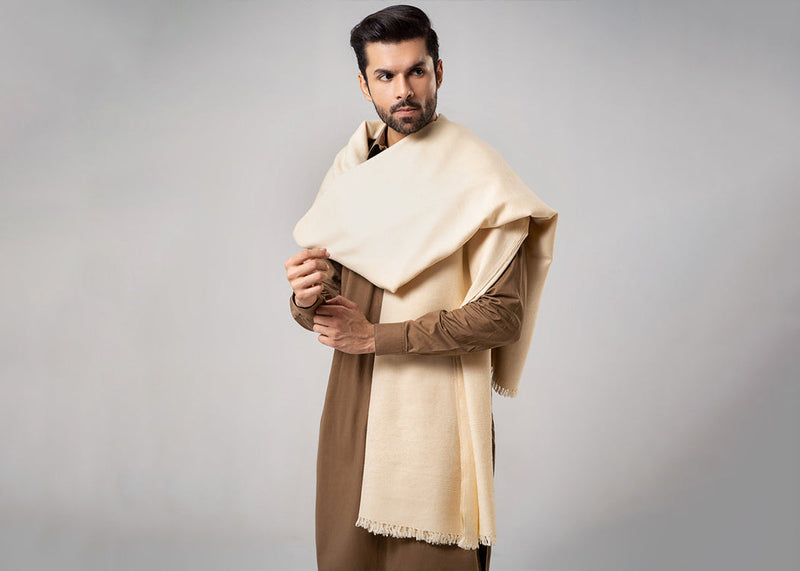 Wool vs. Cashmere: Choosing the Right Men’s Winter Shawl