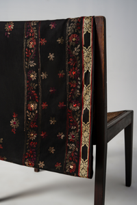 Sarwat Noir Gold Border