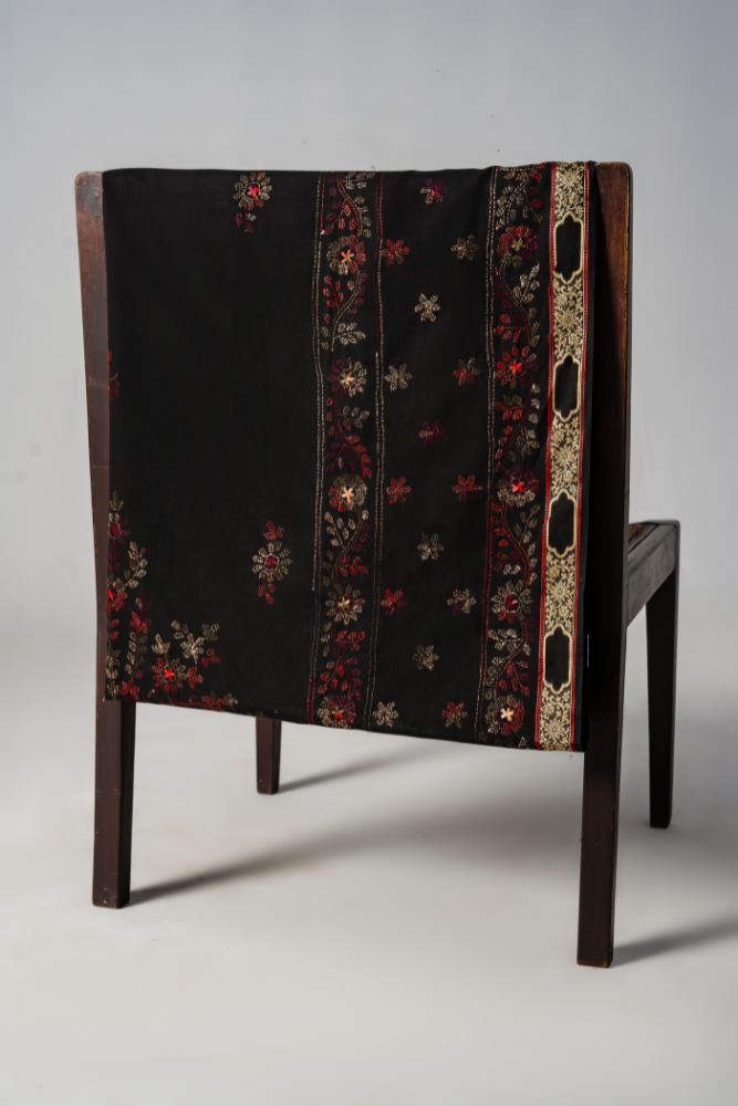 Sarwat Noir Gold Border