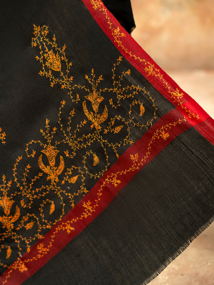 Tradition Needle Luxury Border